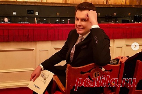 Маэстро Понасенков заступился за пострадавшего от конфликта с учителем школьника. В Забайкальском крае уволился учитель истории, раскритикованный публицистом Евгением Понасенковым. По словам блогера, школьник из села Любовь написал ему письмо в котором пожаловался, что задал педагогу вопрос, на который тот не смог ответить. После чего учитель истории и директор школы начали травить подростка.