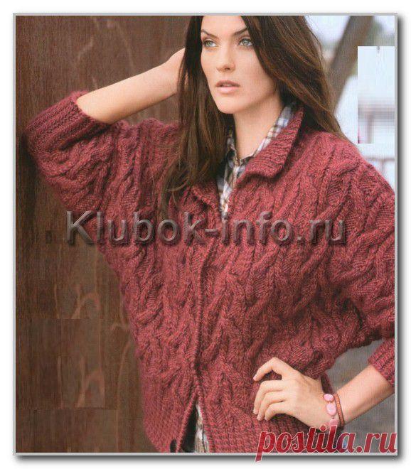 Вязание спицами. Женские модели. Жакет-кимоно на пуговицах и с узором из кос