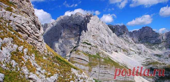 Фејсбук
View to Bobotov Kuk (2523 m), Đevojka (2440 m), Lučin Vrh (2396 m) and Minin Bogaz (2387 m) from Šareni Pasovi (2248 m).