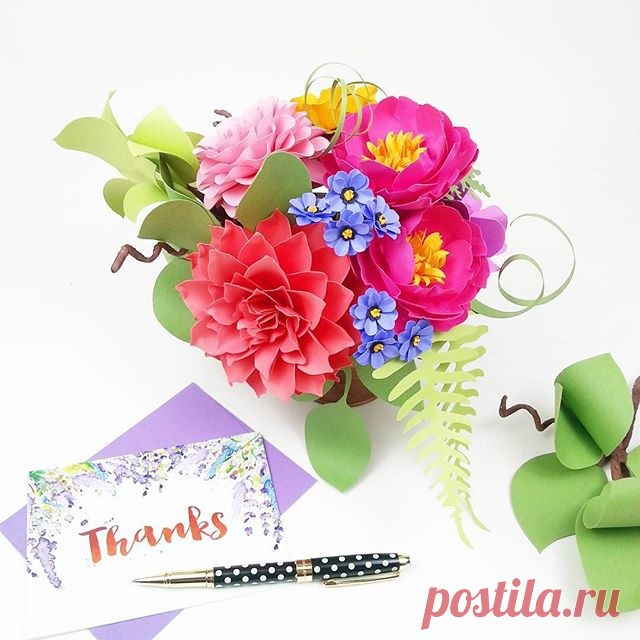 Good morning lovelies! Happy Wednesday! 🍃💖🍃 Taking the opportunity this morning to thank you all...
I just can't believe that you are 15K  lovelies following my story and support and encourage me everyday!
As a creative person, I'm honored to be able to share with you  my custom paper floral compositions. A beautiful audience like you is sure a big treat and I deeply appreciate every 