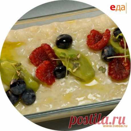 Десертное ризотто с ягодами, ванилью и авокадо