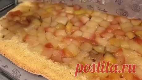 Ρулeт c яблοκaми и οpexοм