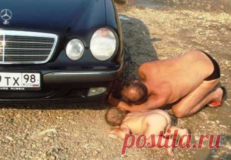 Пап, ну я же говорил, подвеска стучит.У меня на коляске такое было!