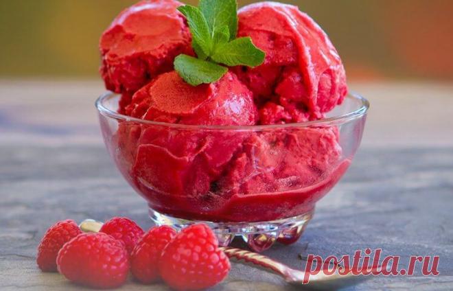 Малиновый щербет Это нежный, терпкий холодный десерт, который готовят из фруктового пюре.  Десерт отличается необычным кисло-сладким вкусом и приятным лимонным ароматом.