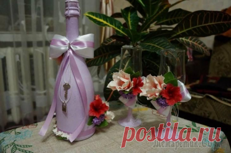 Бокалы свадебные и бутылки