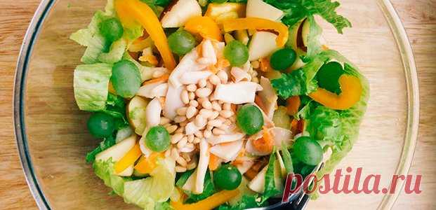Простые и вкусные рецепты салатов с кальмарами в домашних условиях