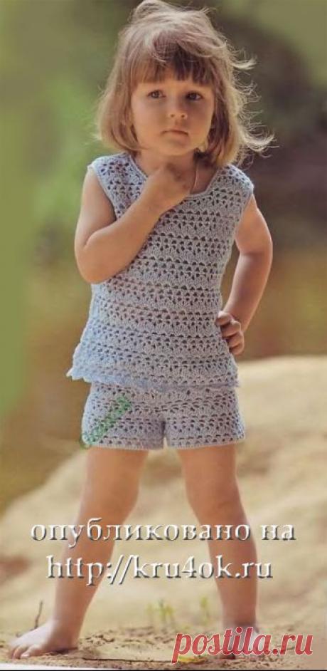 Комплект топ и шорты Размер 80-86 (на 2 года). Вам потребуется: 200 г голубой пряжи Alpina «LILY» (100% хлопок, 50 г/ 175 м, №080); крючок №2; 60 см тесьмы-резинки. Переплетения: ст