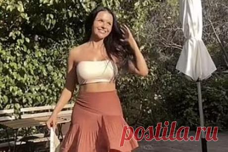 Блогерша пришла на свадьбу в оголяющем тело наряде и вызвала споры в сети. Популярная блогерша показала наряд, в котором пришла на свадьбу в качестве гостя, и вызвала споры в сети. Оливия Сазерленд посетила церемонию в юбке длины макси и кропе-топе, который частично оголял ее плечи и живот. Зрители видео неоднозначно отнеслись к ее образу.