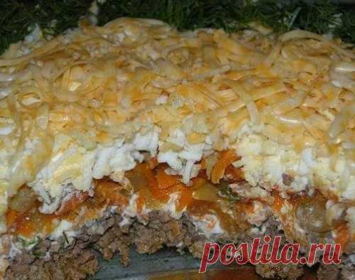 Как приготовить салат с куриной печенью. Слоеный салат с куриной печенью: 3 варианта рецепта