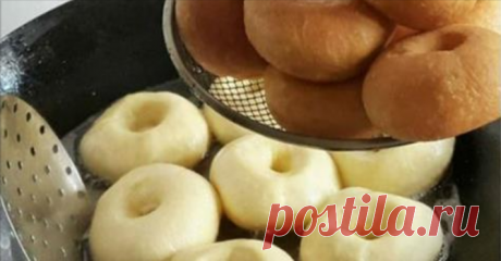Обалденные пончики с начинкой или без. Просто тают во рту! 
Вкуснятина неимоверная!
Продукты:  Тесто:
1.Молоко — 500 мл
2. Масло сл. или маргарин — 125 гр
3. Яйца куриные — 2 шт
4. Сахар — 2 ст.ложки + 1 ч.ложка
5. Соль — 1,5 ч.ложка
6. Вода тёплая — 0,5 стак…