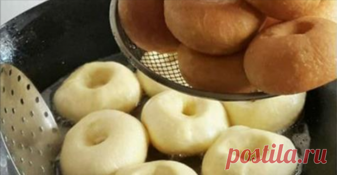 Обалденные пончики с начинкой или без. Просто тают во рту! 
Вкуснятина неимоверная!
Продукты:  Тесто:
1.Молоко — 500 мл
2. Масло сл. или маргарин — 125 гр
3. Яйца куриные — 2 шт
4. Сахар — 2 ст.ложки + 1 ч.ложка
5. Соль — 1,5 ч.ложка
6. Вода тёплая — 0,5 стак…