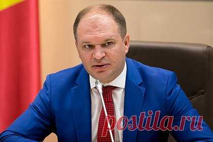 Правящая партия Молдавии обвинила мэра Кишинева в работе на Россию. Правящая партия Молдавии «Действие и солидарность» обвинила мэра Кишинева Иона Чебана в очернении проекта интеграции страны с Европейским союзом в интересах России. По заявлению партии, Чебан передал план с расположением стратегических учреждений молдавский столицы российской компании, в которой работает сотрудник ФСБ.
