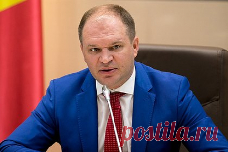 Правящая партия Молдавии обвинила мэра Кишинева в работе на Россию. Правящая партия Молдавии «Действие и солидарность» обвинила мэра Кишинева Иона Чебана в очернении проекта интеграции страны с Европейским союзом в интересах России. По заявлению партии, Чебан передал план с расположением стратегических учреждений молдавский столицы российской компании, в которой работает сотрудник ФСБ.