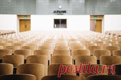 Ректора крупного университета уволили за съемки в порно с женой. В США уволили ректора Университета Висконсина в Ла-Кроссе после того, как выяснилось, что он вместе с женой снялся в порно. 63-летний Джо Гоу, возглавлявший вуз с 2007 года, был отправлен в отставку единогласным решением совета. Это произошло после того, как порносериал с его участием появился в сети.