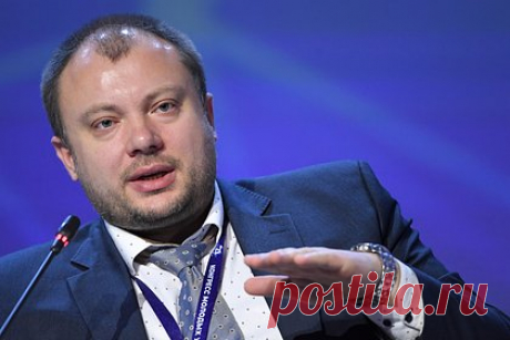 Создатель российского «Федора» представил лунного робота. Создатель российского «Федора» Научно-производственное объединение (НПО) «Андроидная техника» предлагает использовать на Луне антропоморфные или торсовые роботы. С таким предложением на страницах журнала «Космическая техника и технология» выступил исполнительный директор предприятия Евгений Дудоров.