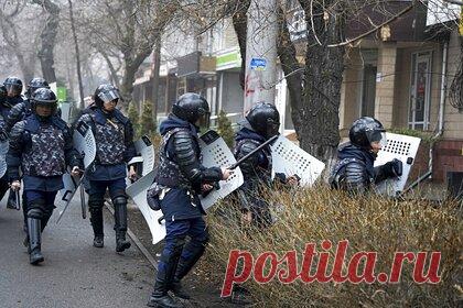 У резиденции президента в Алма-Ате раздались выстрелы. Звуки выстрелов раздались в районе резиденции президента Казахстана Касыма-Жомарта Токаева в Алма-Ате. Комендант Алма-Аты, начальник городского департамента полиции Канат Таймерденов заявил, что город подвергся атакам экстремистов и радикалов. Протесты против резкого роста цен на газ начались в Казахстане 2 января.