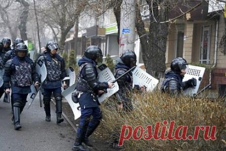 У резиденции президента в Алма-Ате раздались выстрелы. Звуки выстрелов раздались в районе резиденции президента Казахстана Касыма-Жомарта Токаева в Алма-Ате. Комендант Алма-Аты, начальник городского департамента полиции Канат Таймерденов заявил, что город подвергся атакам экстремистов и радикалов. Протесты против резкого роста цен на газ начались в Казахстане 2 января.