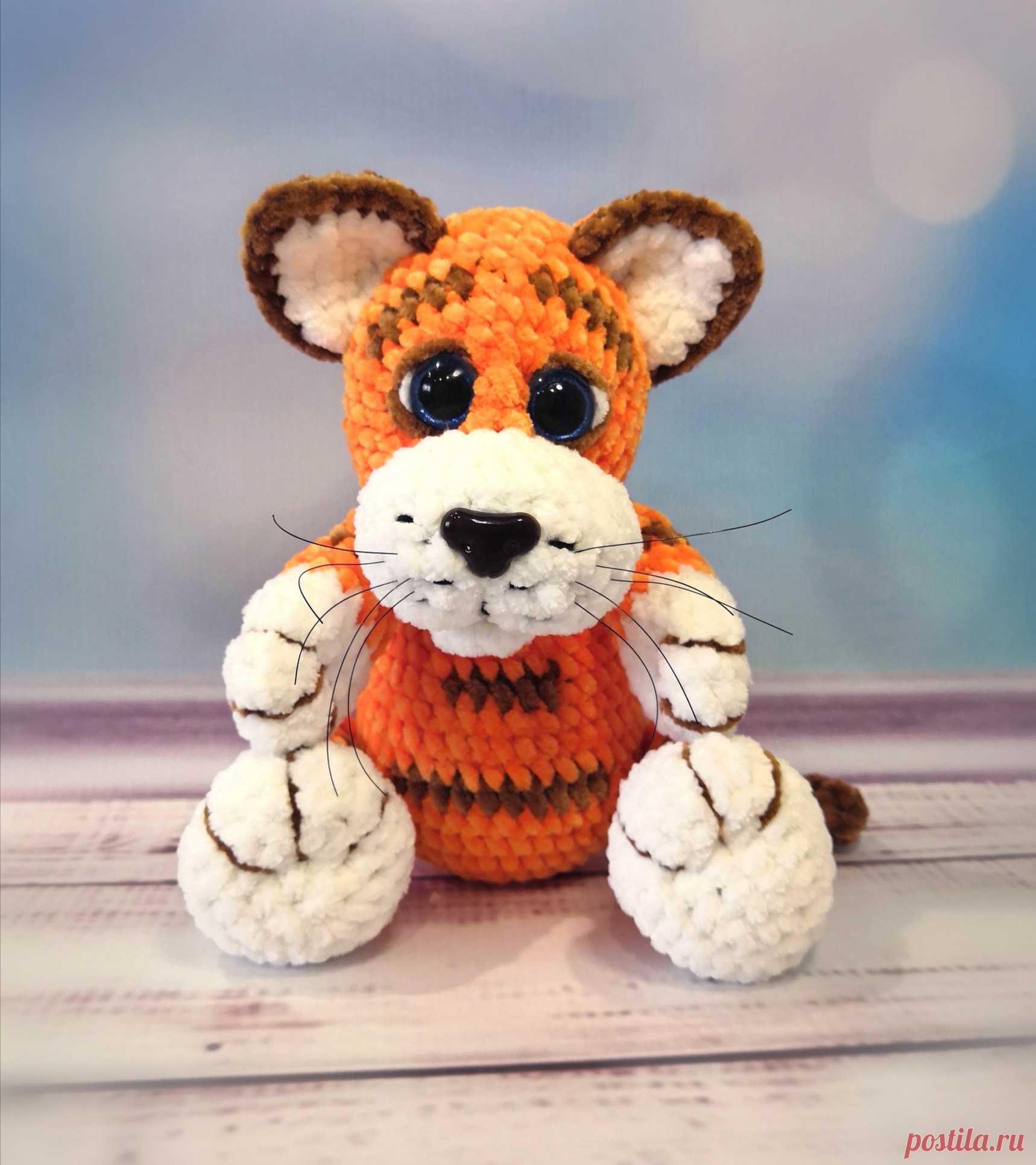 PDF Тигруля крючком. FREE crochet pattern; Аmigurumi animal patterns. Амигуруми схемы и описания на русском. Вязаные игрушки и поделки своими руками #amimore - большой тигр из плюшевой пряжи, плюшевый тигрёнок, тигрята, котик, кот, котенок.