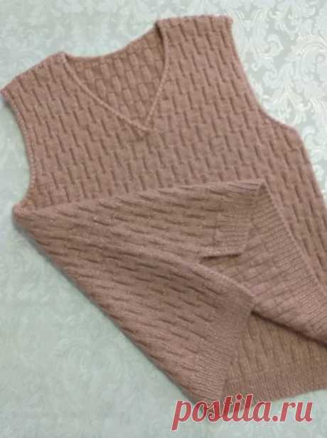 Интересный жилет спицами