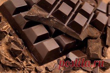 А вы знаете, как готовят шоколад? Попробуем научиться вместе?
ДЕЛАЕМ ШОКОЛАД САМИ 
Рецепт №1: Проще не бывает
Ингредиенты:
- Масло сливочное
- Какао-порошок
- Сахар (мед)
Приготовление:
1. Берется масло, можно порезать его на кусочки (быстрее и равномернее растопится) и ставится в кастрюльке на огонь. Когда масло закипело - добавляем в него сахар и какао. Сахар - по вкусу, кто как любит. Как