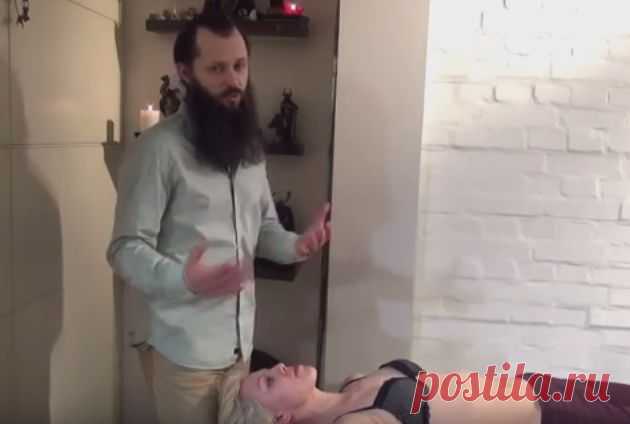 Русские древние практики целительства
(Основы костоправства от Алексея Маматова)

Алексей Маматов поделился со своими читателями и зрителями одной из интересных знахарских практик. Для тех, кто никогда и ничего не слышал об Алексее Маматове, скажу, что он — врач остеопат, потомственный знахарь и проводник полезных оздоровительных практик в сферу мышления современного «оцивилизованного» человека :-)