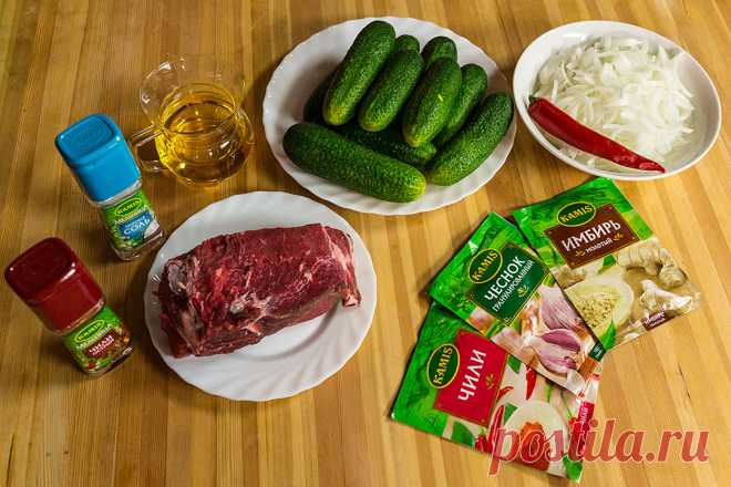 Очень простой корейский салат из огурцов и мяса