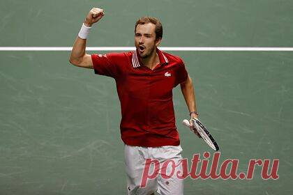 Сборная России вышла в финал Кубка Дэвиса впервые с 2007 года. Сборная России вышла в финал Кубка Дэвиса. Россиянин Даниил Медведев в полуфинальном матче обыграл немецкого теннисиста Яна-Леннарда Штруффа со счетом 6:4, 6:4. В заключительной встрече 5 декабря россияне сыграют со сборной Хорватии, которая оказалась сильнее сербской команды.