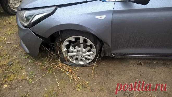 Внешность творит чудеса. Hyundai Solaris после дорожной ямы Перед вами фотографии нового Hyundai Solaris, который попал в дорожную выбоину. Вопрос с качеством колесного диска остается открытым, а вот ямка попалась на редкость первоклассная. Очевиден уход силовых элементов кузова, лонжерон ушёл, что ж от колеса ждать то? Помните автоприкол: Ребята сказали:...