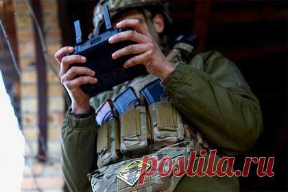 Украинский беспилотник упал на крышу супермаркета в Горловке. Беспилотник Вооруженных сил Украины упал на крышу супермаркета в центре Горловки в Донецкой народной республике. Об этом сообщил мэр города Иван Приходько. Он отметил, что после падения на кровлю здания украинский дрон взорвался. По словам градоначальника, в результате случившегося никто не пострадал.