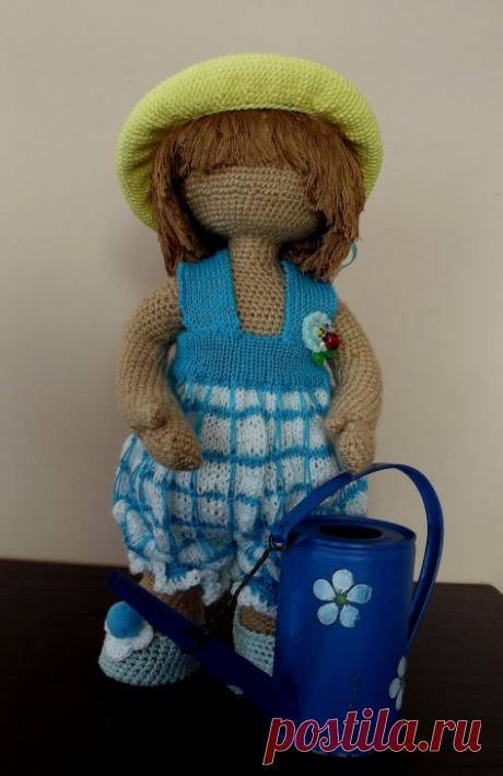 Играем в куклы Кукла  вязаная Садовница