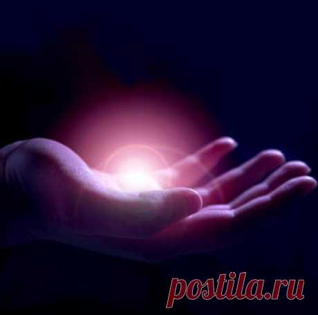 Максимилиан Волошин. В эту ночь я буду лампадой 
В эту ночь я буду лампадой В нежных твоих руках… Не разбей, не дыши, не падай На каменных ступенях.  Неси меня осторожней Сквозь мрак твоего дворца, — Станут биться тревожней, Глуше наши сердца…  В п…