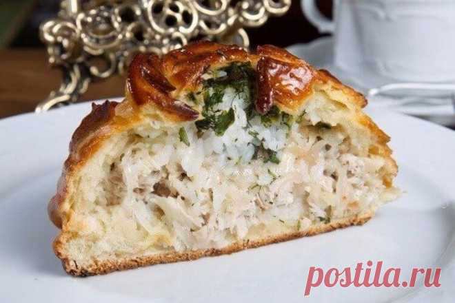 Пирог который можно кушать на ночь

Для теста:
2 яйца
1/2 ч. л. соли
1 стакан муки
1 стакан кефира
1 ч. л. соды.

Для начинки:
300 г фарша
2-3 луковицы (порезать кубиками)
соль, перец — по вкусу.
Приготовление:
Кефир смешиваем с содой и оставляем минут на 5. Затем добавляем остальные ингредиенты и хорошо перемешиваем. Смазываем форму маслом, посыпаем мукой и выливаем половину теста. Выкладываем подготовленную начинку (сырой фарш) и выливаем на нее вторую половину теста. Ст...