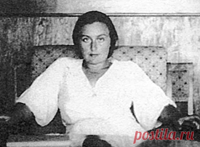 Красавица и чудовище Яркая брюнетка со жгучими глазами, Нино Берия сводила с ума многих мужчин. Она была самая красивая из кремлевских жен, но всю жизнь оставалась верной и преданной своему мужу. Даже когда его не стало: