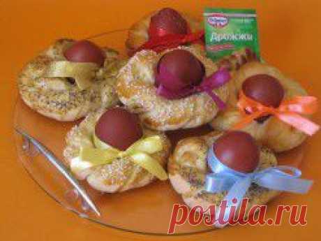 Академия кулинарного искусства Dr. Oetker / Рецепты / Булочки с пасхальными яйцами.