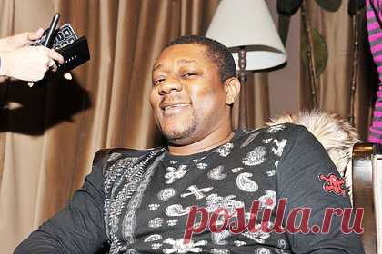 Памятник Пьеру Нарциссу установят рядом с МГУ или РУДН. Экс-супруга скончавшегося исполнителя Пьера Нарцисса Валерия Калачева сообщила о планах установить артисту памятник. Бывшая жена музыканта рассказала, что для постройки монумента найдены спонсоры, и добавила, что планирует установку скульптуры рядом со зданием МГУ или РУДН.