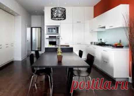 интерьер кухни с белой мебелью и серыми стенами и темным полом - Поиск в Google