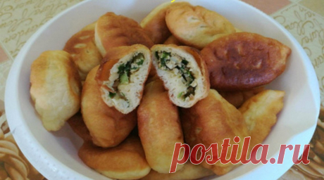 Пирожки с зеленым луком и яйцом - Вкусный день Пирожки с зеленым луком и яйцом для их приготовления  нам понадобится: Для теста: Вода 400 мл Масло растительное 100 мл Дрожжи 50 гр (сырые) Сахар 1 ст л Соль 1 ч л Мука 500 – 600 гр Для начинки: Яйца отварные 10 шт Лук зеленый 200 гр Соль, перец по вкусу Масло сливочное 1 ст