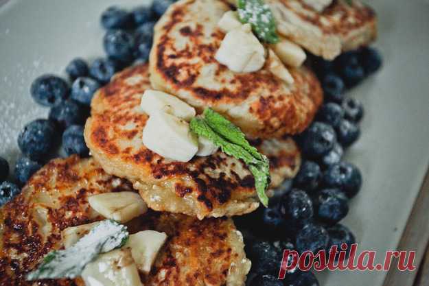 Как сделать сырники еще вкуснее: пошаговый рецепт - кулинарный пошаговый рецепт с фото на KitchenMag.ru