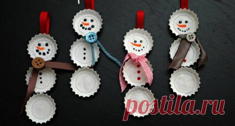 Оригинальные новогодние украшения в стиле эко - бутылочные крышки