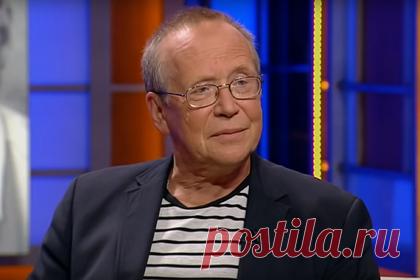 Ведущий шоу «Умницы и умники» высказался о девятилетней студентке МГУ. Ведущий телепрограммы «Умники и умницы», профессор МГИМО Юрий Вяземский заявил, что девятилетней студентке МГУ Алисе Тепляковой может не хватить сил. Профессор считает, что у девочки просто отобрали детство. Однако, добавил Вяземский, если человек действительно гениальный, то он сохранит свои способности.