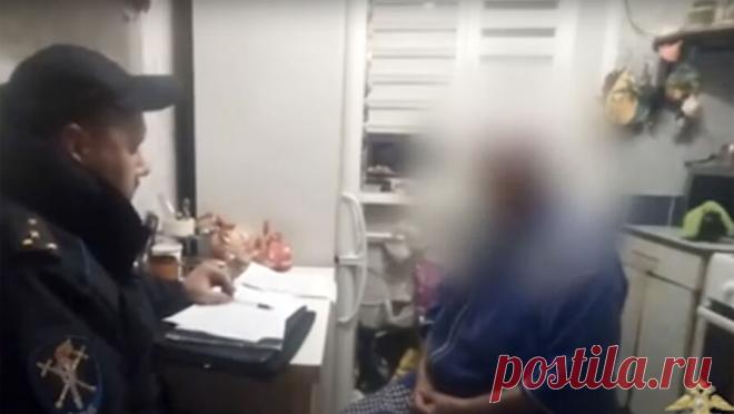 Россиянка задержала курьера мошенников и сдала его в полицию. Жительница Костромы поймала и удерживала до приезда полиции курьера мошенников, который намеревался забрать деньги у ее пожилой родственницы. Об этом сообщает "МВД Медиа". В правоохранительные органы обратилась женщина, которая ...