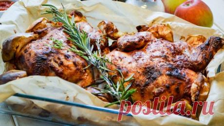 Курица с яблоками в духовке