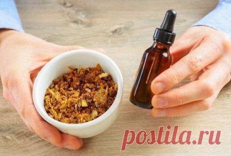 ЛЕЧИМ ПАНКРЕАТИТ БЕЗ ТАБЛЕТОК

Опробованный метод лечения с использованием настойки прополиса.

- Купите в аптеке 10%-ную настойку прополиса.

- Пузырька емкостью 25 мл хватит надолго, а стоит он всего несколько рублей.

- 20 капель настойки добавляют в полстакана горячего молока (при плоохой переносимости молока, можно взять всего 1/4 стакана или даже 1 ст. ложку). Сочетание прополиса и молока дает особый эффект: помимо лечения простудных и легочных заболеваний улучшаются...