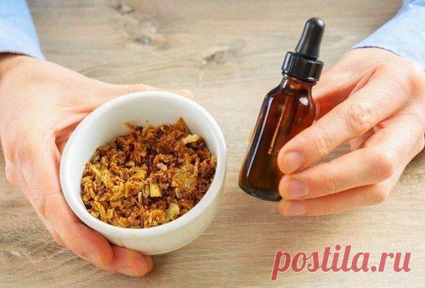 ЛЕЧИМ ПАНКРЕАТИТ БЕЗ ТАБЛЕТОК

Опробованный метод лечения с использованием настойки прополиса.

- Купите в аптеке 10%-ную настойку прополиса.

- Пузырька емкостью 25 мл хватит надолго, а стоит он всего несколько рублей.

- 20 капель настойки добавляют в полстакана горячего молока (при плоохой переносимости молока, можно взять всего 1/4 стакана или даже 1 ст. ложку). Сочетание прополиса и молока дает особый эффект: помимо лечения простудных и легочных заболеваний улучшаются...