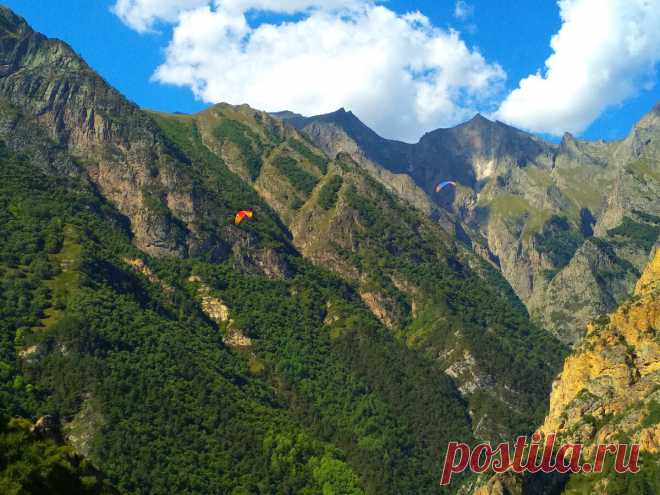 Летим на параплане!! Чегемское ущелье, водопады, парапланы и легенды Чегема | Коллекция чудес | Яндекс Дзен