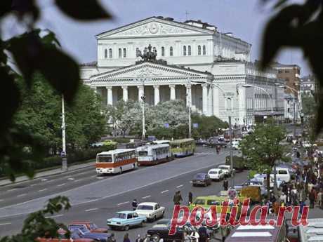 20vek.com: 1983. Москва. У Большого театра
