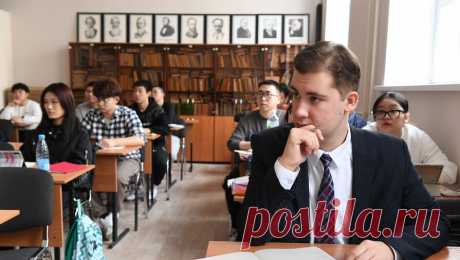 В СФ предложили студентам и работодателям контактировать онлайн. Комитет Совета Федерации по экономической политике предложил создать цифровую платформу для студентов и преподавателей. Об этом пишут &quot;Известия&quot; со ссылкой на письмо за подписью главы комитета СФ Андрея Кутепова, адресованное ...