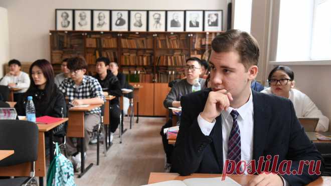 В СФ предложили студентам и работодателям контактировать онлайн. Комитет Совета Федерации по экономической политике предложил создать цифровую платформу для студентов и преподавателей. Об этом пишут "Известия" со ссылкой на письмо за подписью главы комитета СФ Андрея Кутепова, адресованное ...