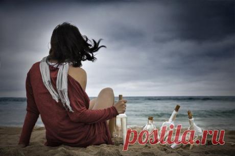 Не тратьте! 
 

Не тратьте жизнь на тех, кто вас не ценит, На тех, кто вас не любит и не ждёт, На тех, кто без сомнений вам изменит, Кто вдруг пойдёт на «новый поворот». Не тратьте слёз на тех, кто их не видит, Н…