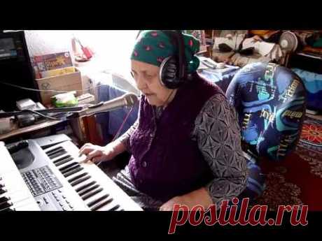 ПОЁТ  БАБУШКА.ей ВСЕГО 90+ ЛЕТ.ЭТО НЕЧТО НЕПОВТОРИМОЕ